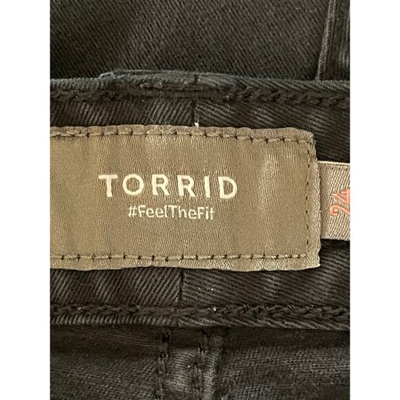 Torrid Womens Chino Black Shorts Stretch Cuffed Cotton Size 24 - Picture 6 of 8